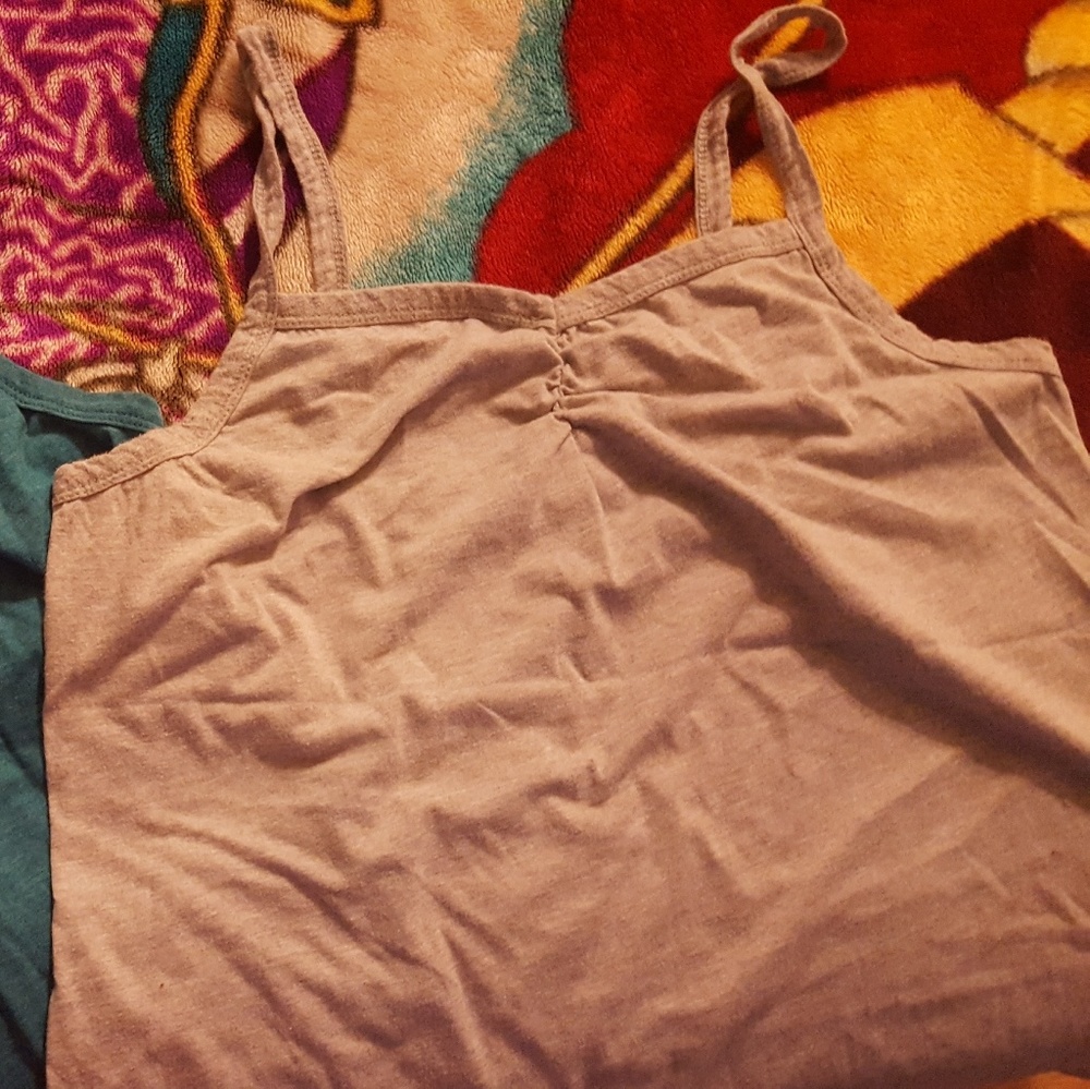 Tank tops - Picture 2 of 3
